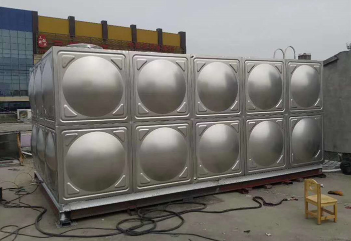 不銹鋼消防水箱該如何與消防穩(wěn)壓泵進(jìn)行連接?