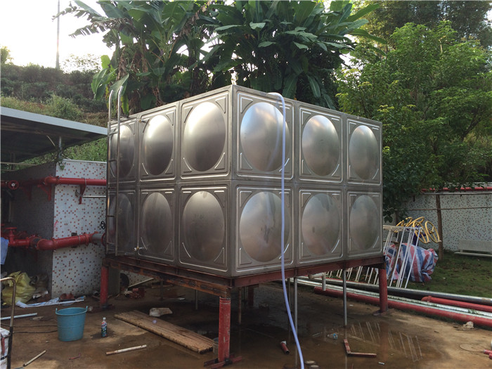 為什么不銹鋼水箱價(jià)格高?